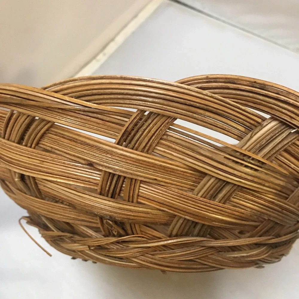 Woven Wicker Basket Home Decor Brown Round Scalloped Fruit Lattice Farmhouse